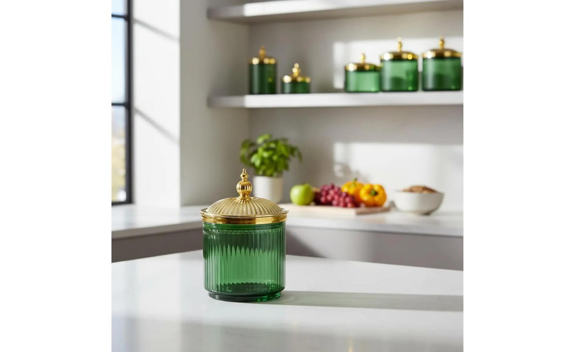 Organización en cocina con recipientes transparentes