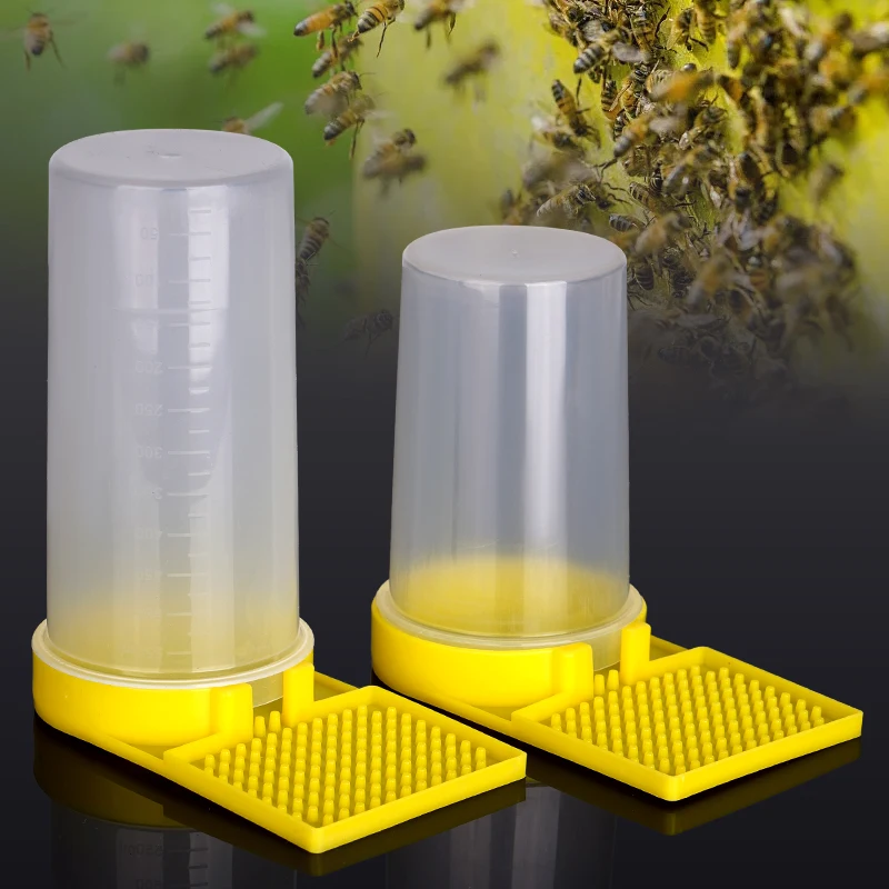 Detalle del material plástico del alimentador de abejas