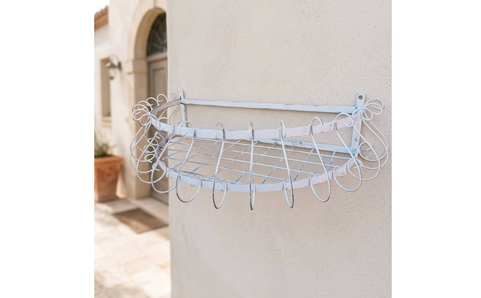 Soporte de metal para plantas con estante de rejilla