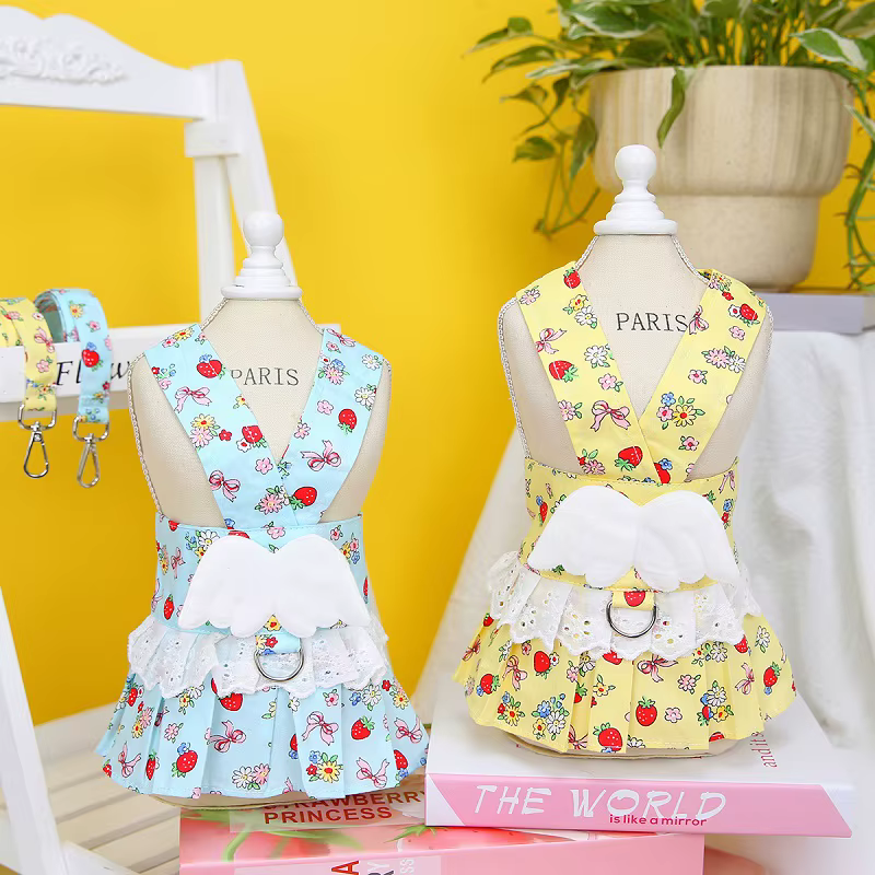 Falda para cachorro con estampado de fresas