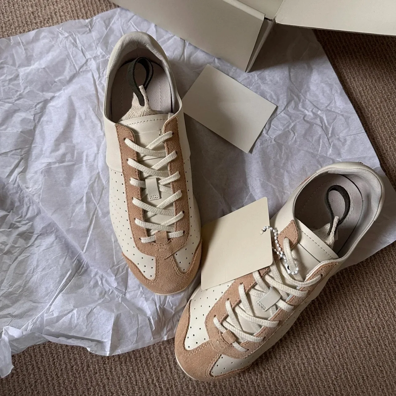 Conjunto casual con las zapatillas Tulx