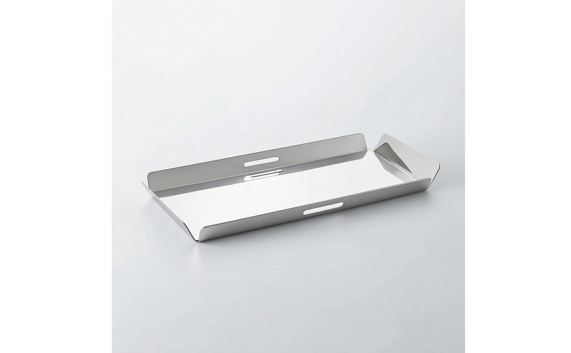 Bandeja plateada rectangular con acabado espejo y asas integradas