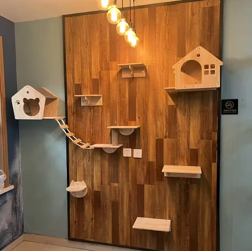 Parque de escalada mural para gatos con hamaca de madera y puente