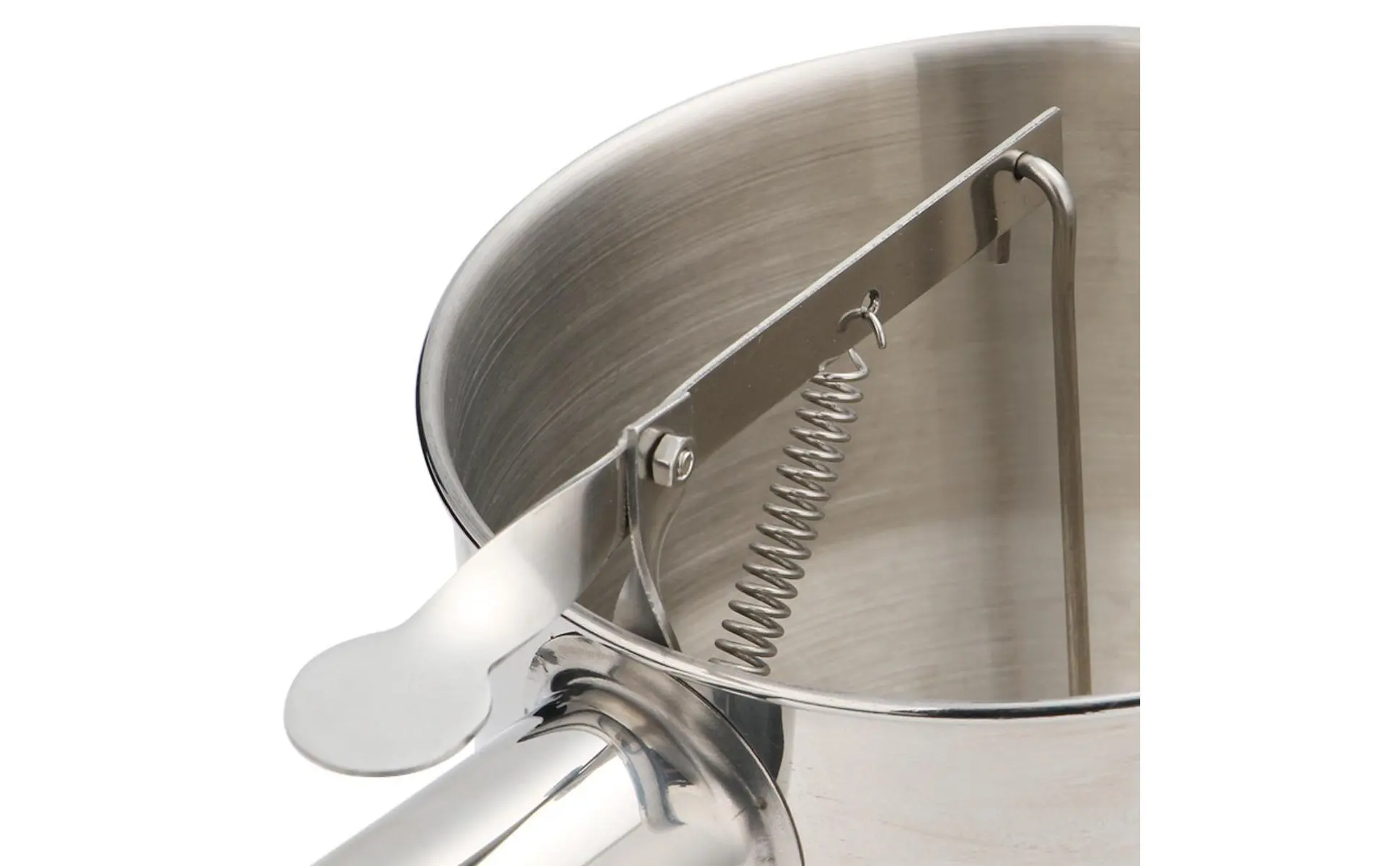 Vertido controlado de masa en cocina
