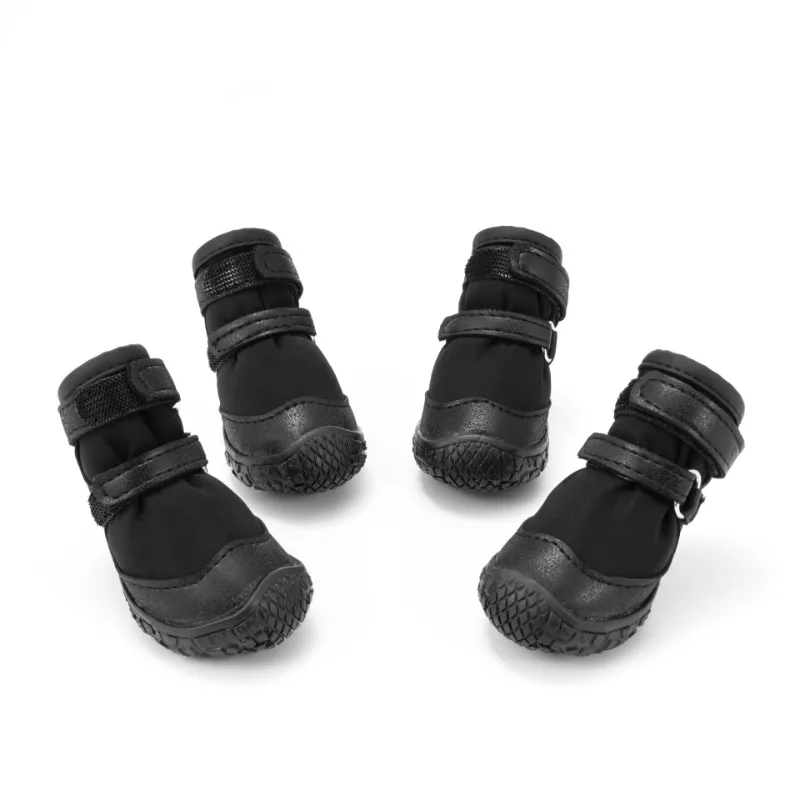 Zapatos impermeables para perros en uso