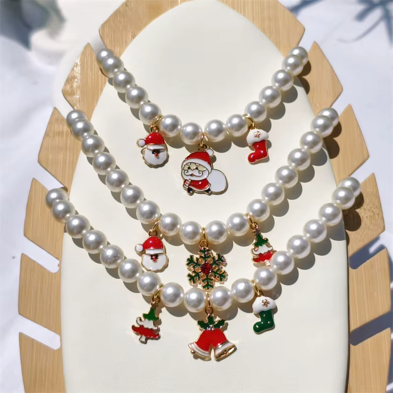 Collar navideño de perlas con colgante para perros y gatos
