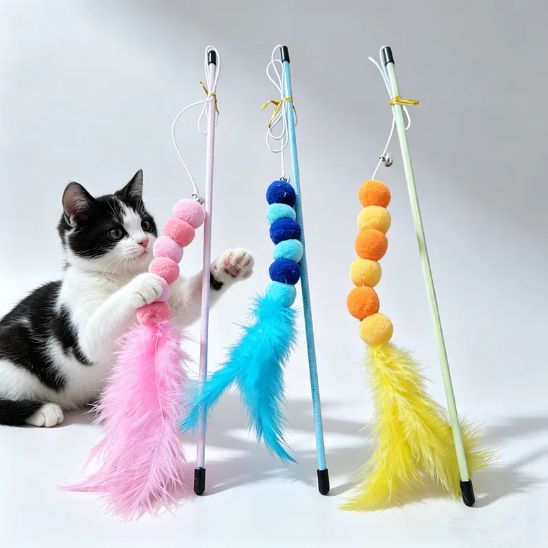 Juguete para gatos en entorno doméstico