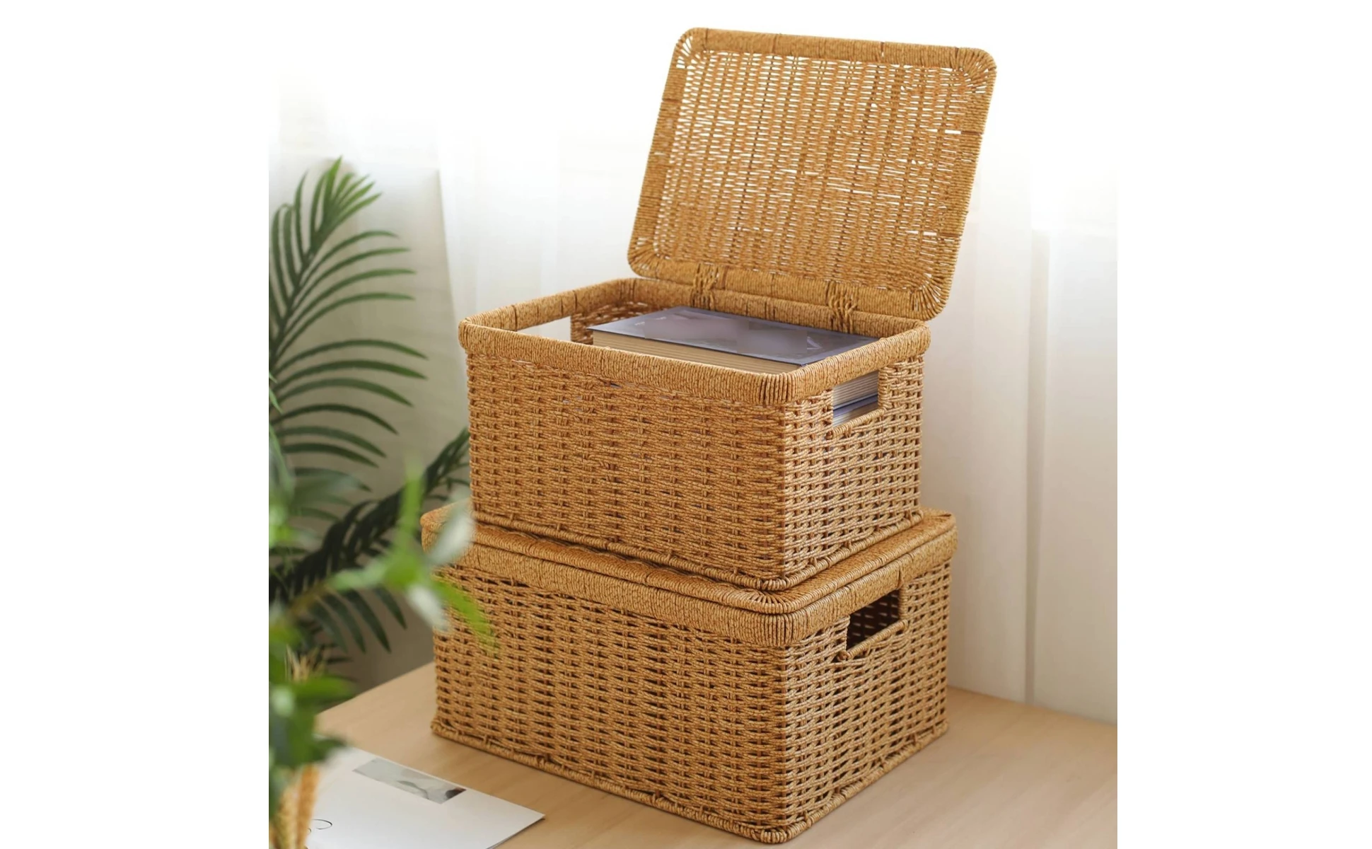 Caja de almacenamiento rústica organizada en armario