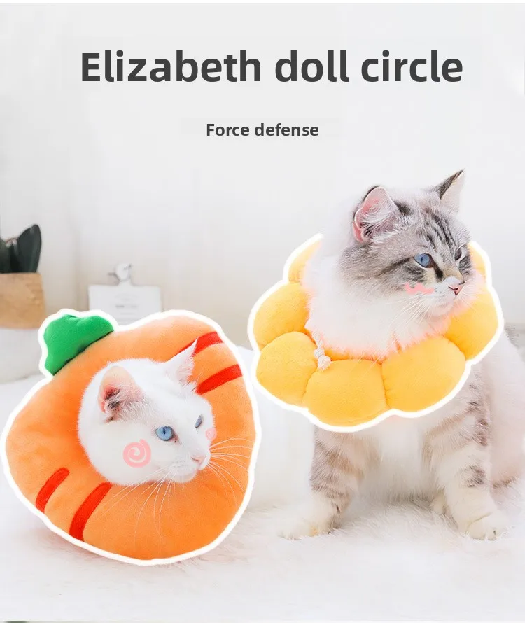 Collar protector suave con estampado de dibujos animados colocado en un gato