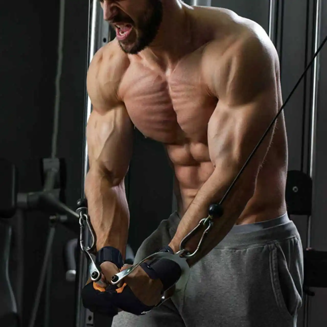 Vista frontal de los guantes de gimnasio de medio dedo en cuero