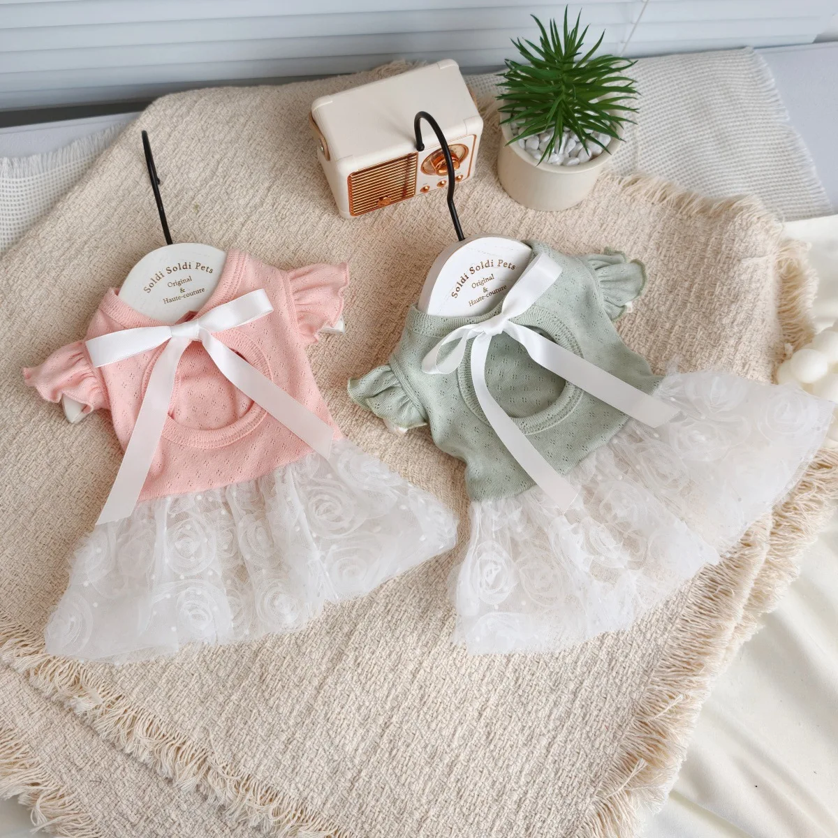 Vestido de malla con parches y aberturas tipo Teddy para perros - imagen 2