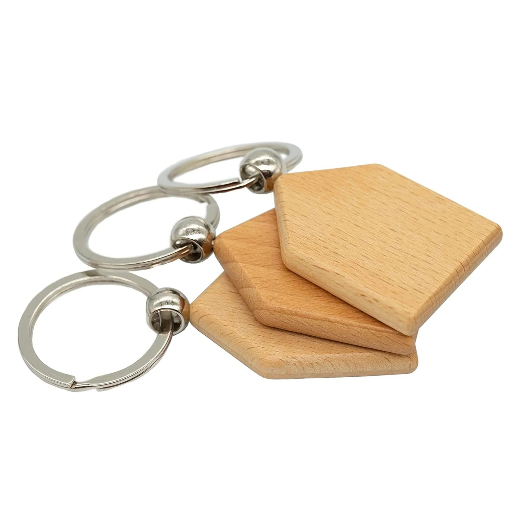Conjunto de 20 etiquetas de madera sobre superficie de madera