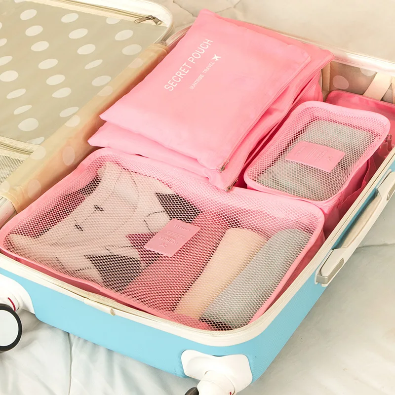 Bolsas de viaje en rosa, azul y gris con cierres