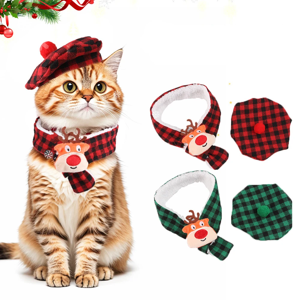 Gato con sombrero navideño rojo con pompón blanco