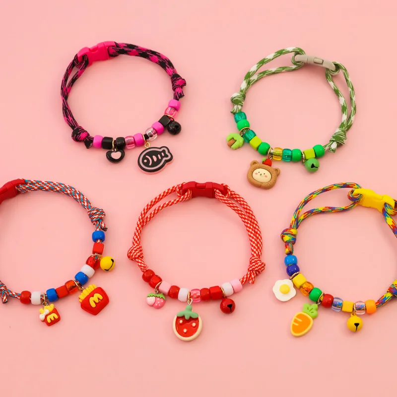 Collar tejido color block con diseño de fresas y corazones para mascotas
