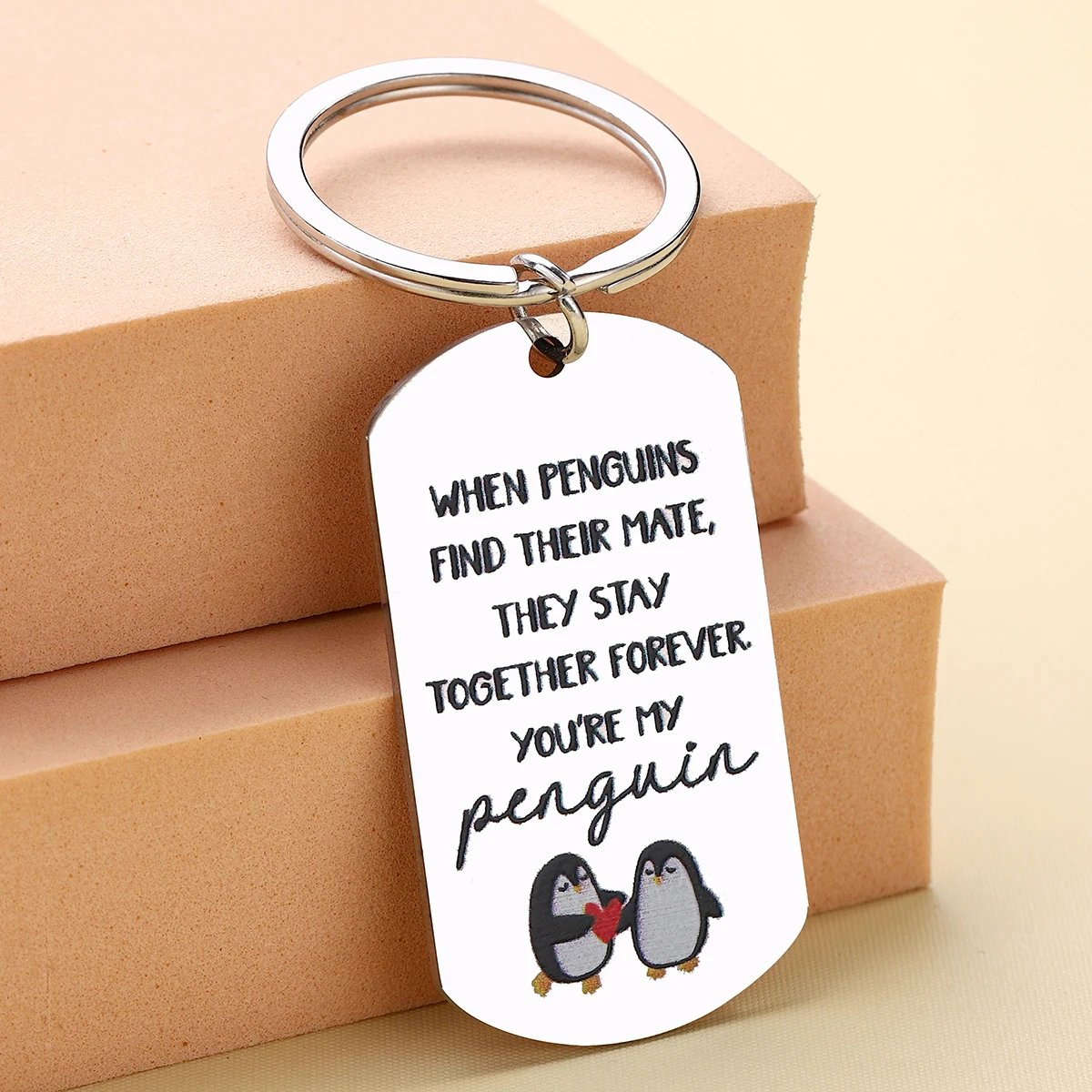 Pingüino Amor llavero detalle frontal