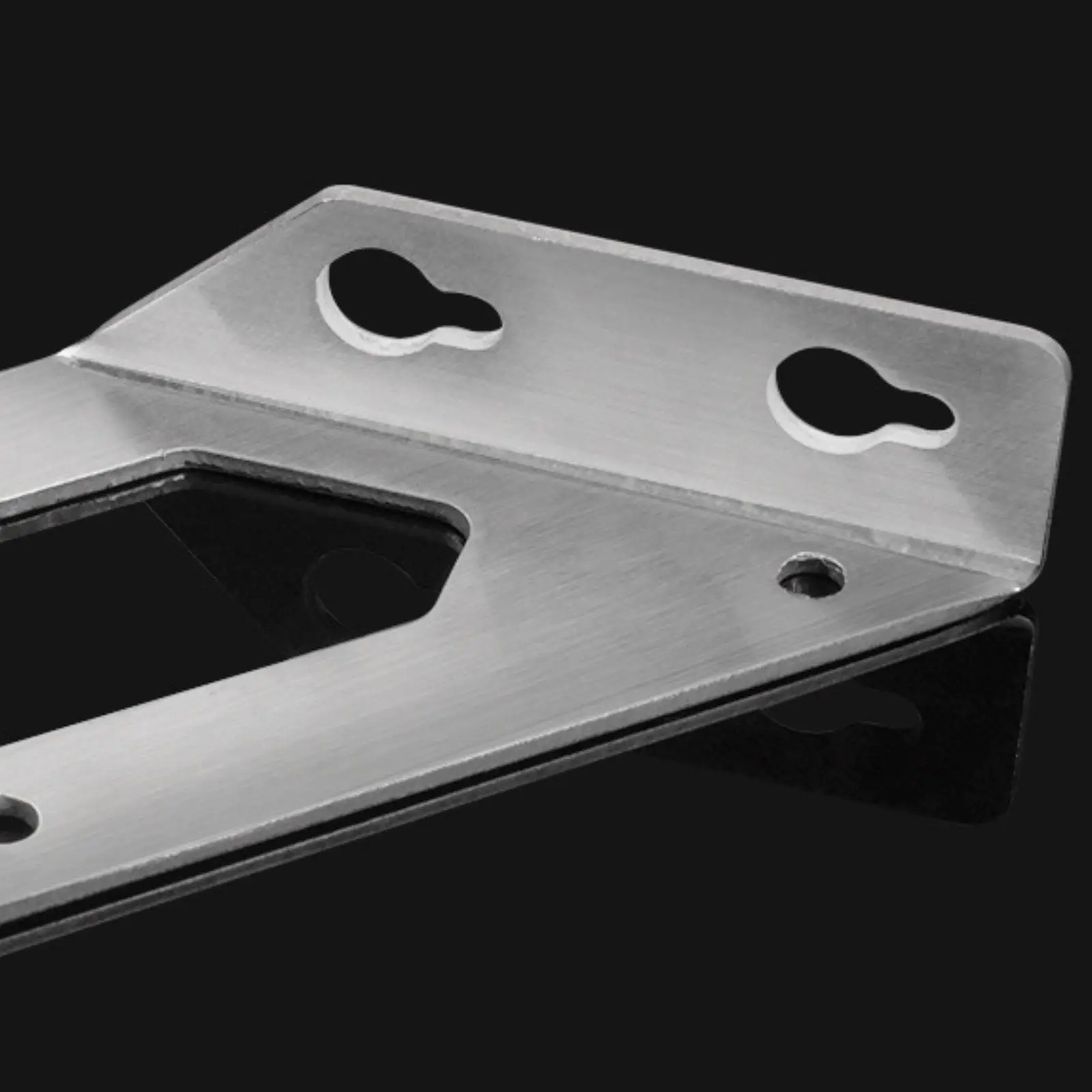 Soporte metálico en L para uniones duraderas