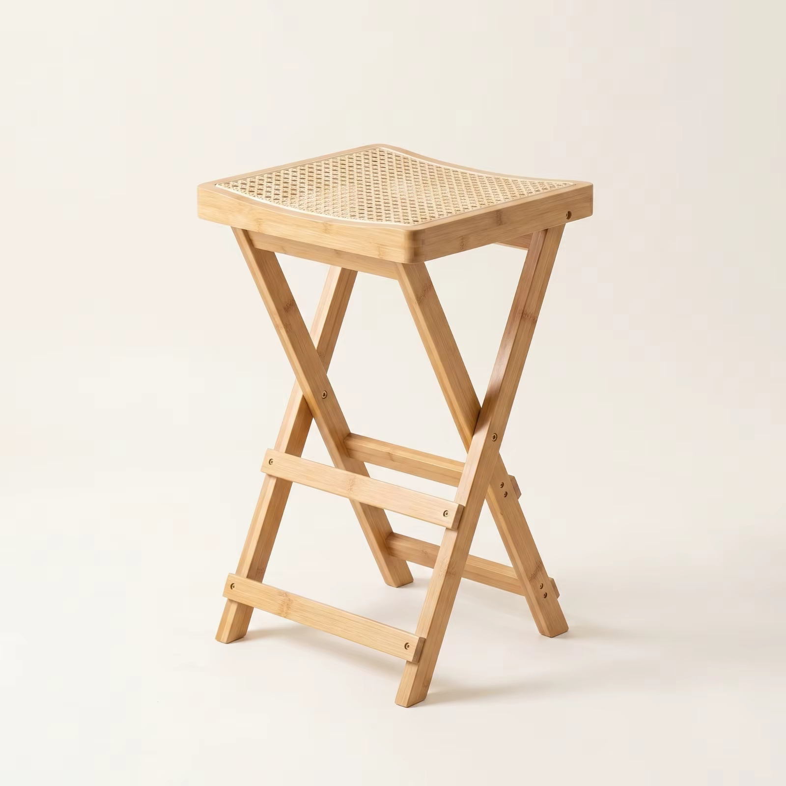 Taburete plegable de bambú con asiento tejido para gatos y perros - imagen 4