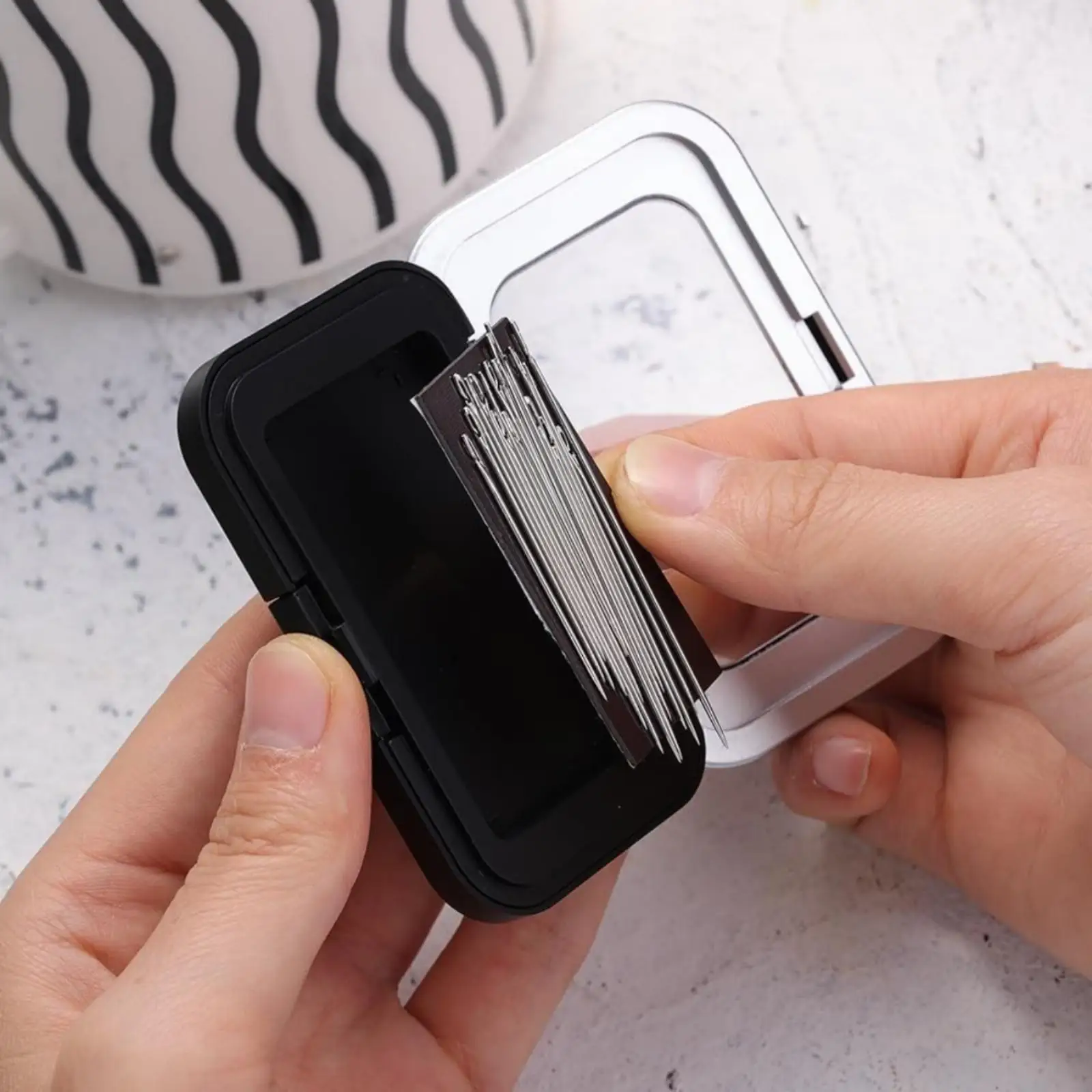 Estuche para agujas con tapa transparente – Caja almacenamiento tipo concha - imagen 5