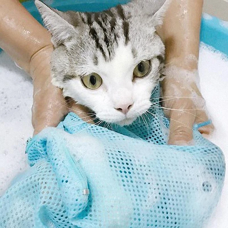 Bolsa de baño para gato en uso