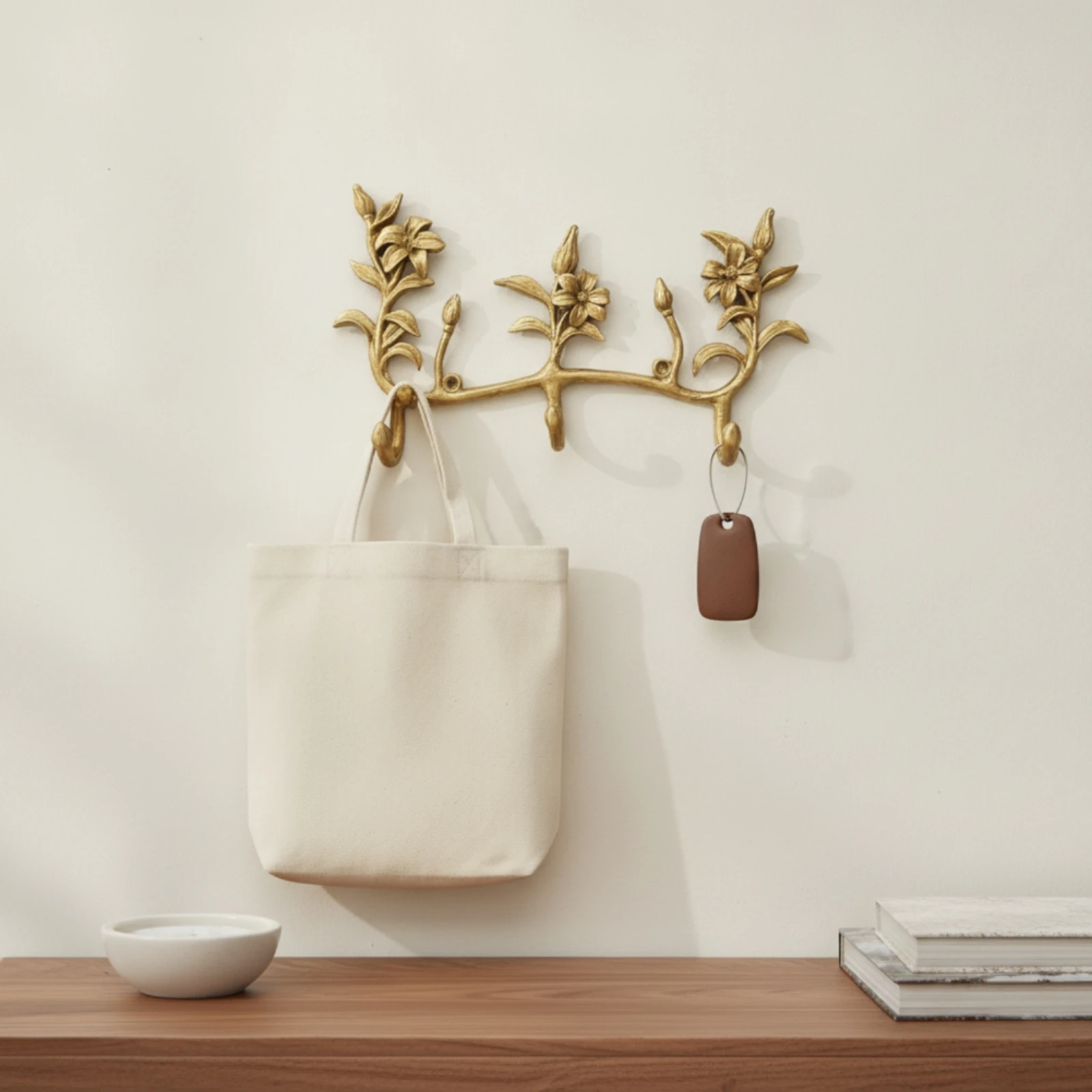 Perchero floral dorado para correas y collares de perro