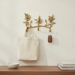 Perchero floral dorado para correas y collares de perro