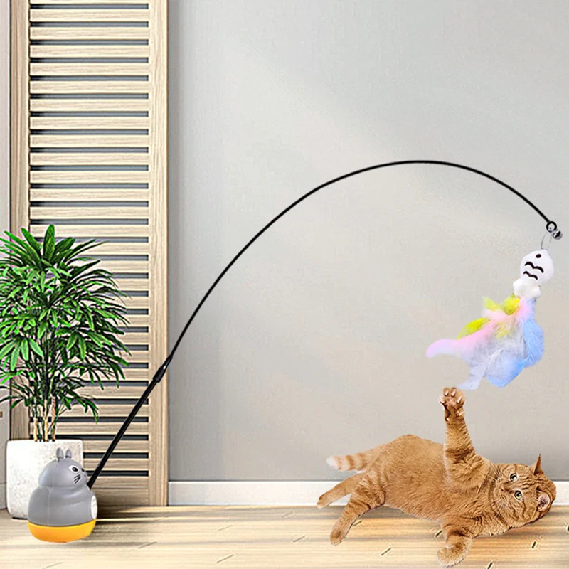 Gato jugando en interior