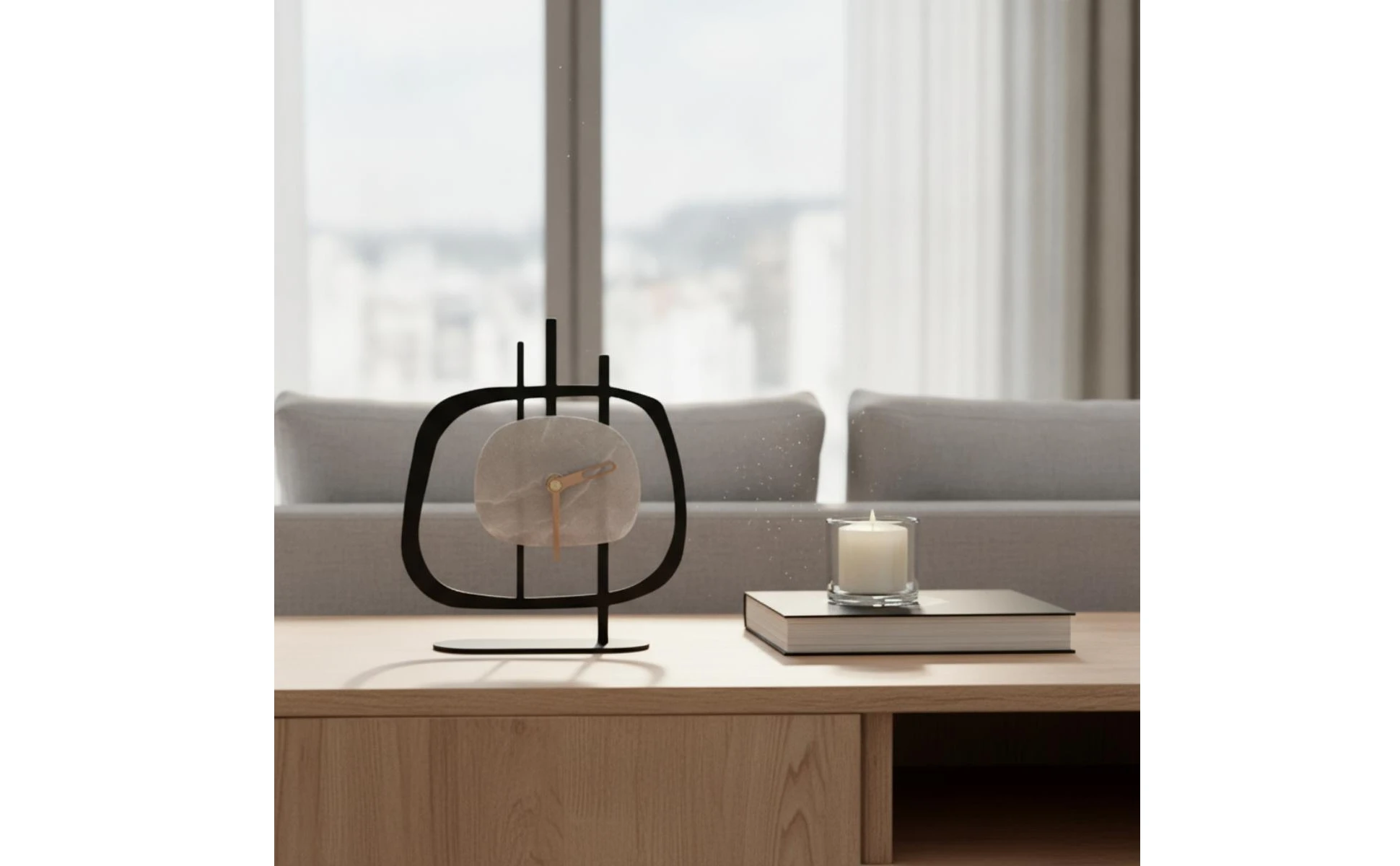 Reloj elegante sobre una superficie de madera