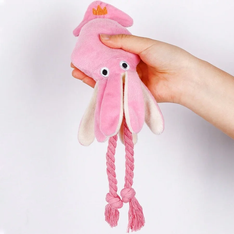 Juguete de pulpo en el césped