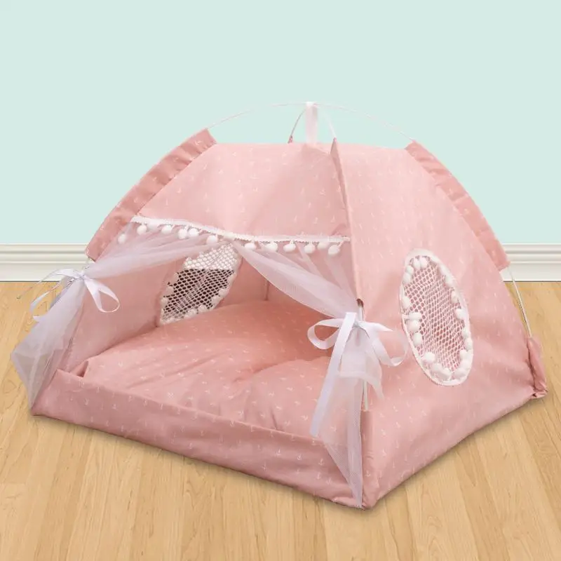 Tienda de campaña rosa con estructura floral