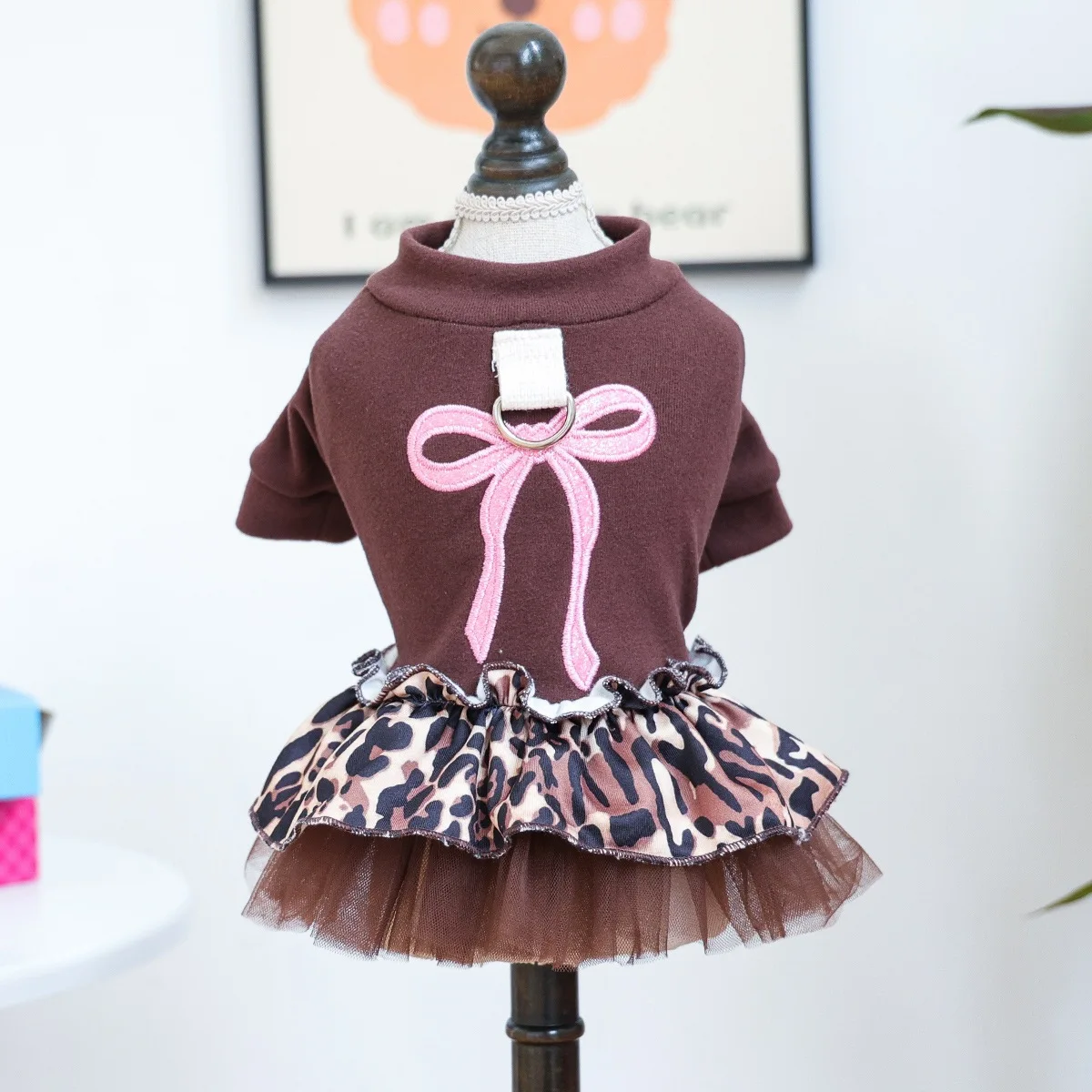 Vestido cálido estampado leopardo para perrito de otoño - imagen 4