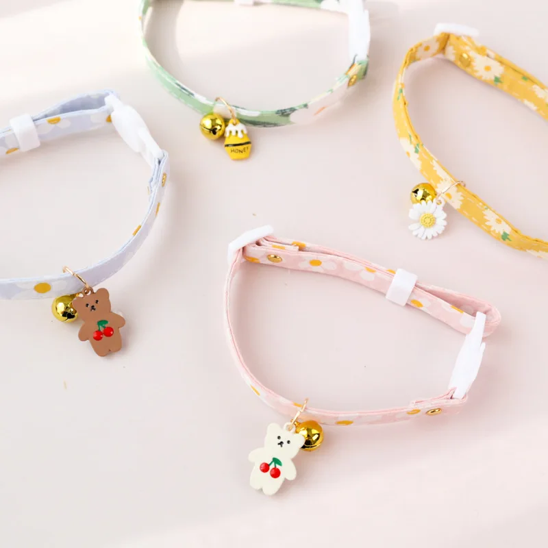 Collar Spring Fresh con oso y flores