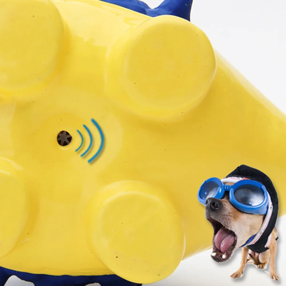 Detalle de juguetes chirriantes para mascotas