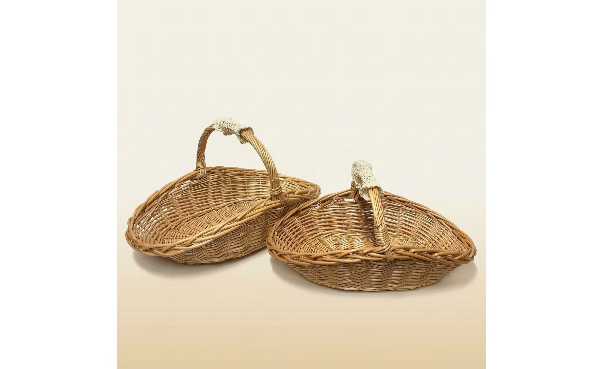Cesta con forma ovalada y bordes elevados