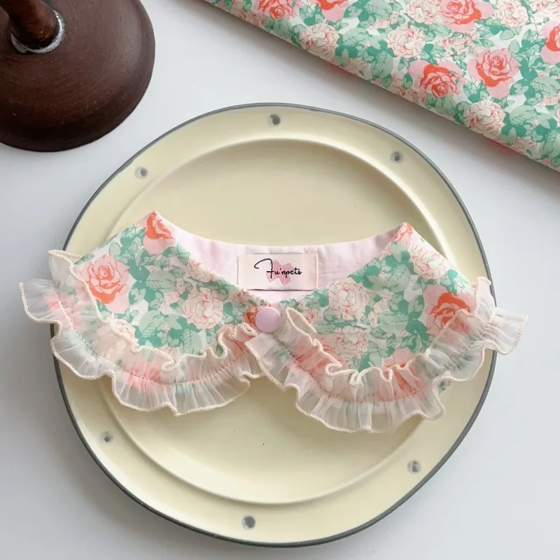 Babero rosas para perros pequeños ajustable