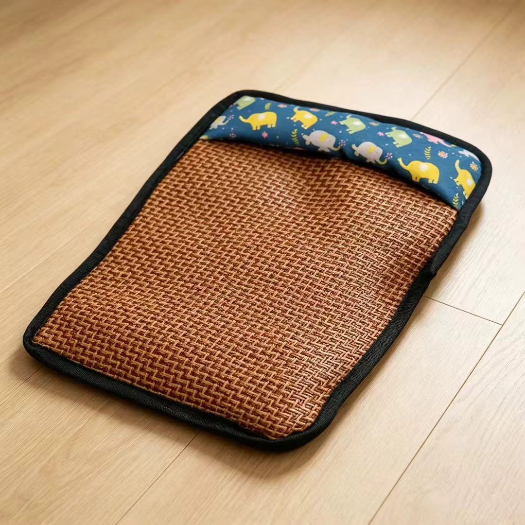 Alfombra refrescante para perros y gatos con almohada transpirable - imagen 4