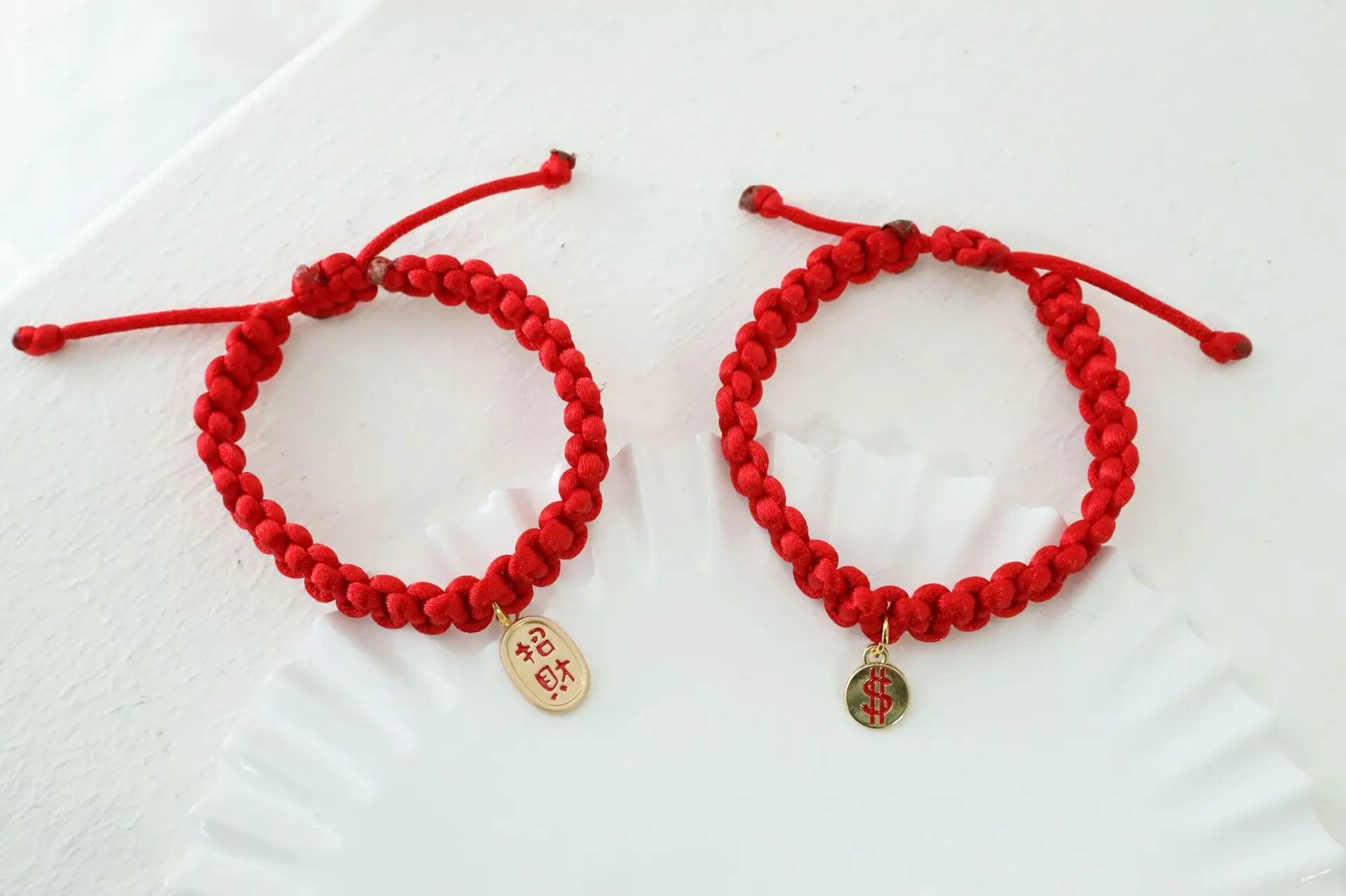 Campana de la longevidad del collar rojo