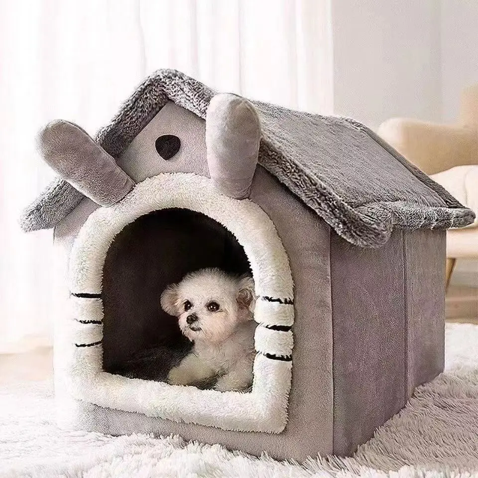 Cama estilo casa para mascotas de peluche