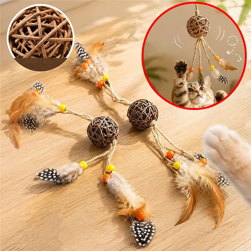 Rascador de sisal con pelota de plumas para gatos - imagen 3