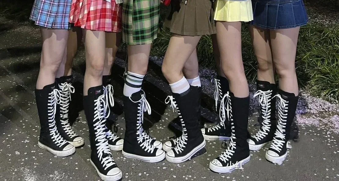 Detalle de la plantilla sintética y la costura reforzada