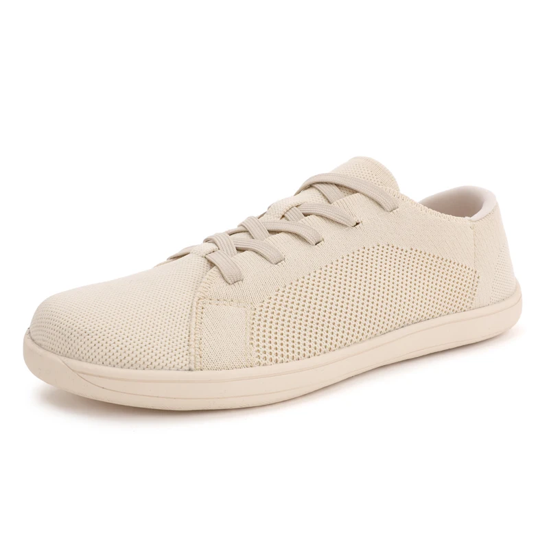 Zapatillas deportivas con cordones y diseño simple