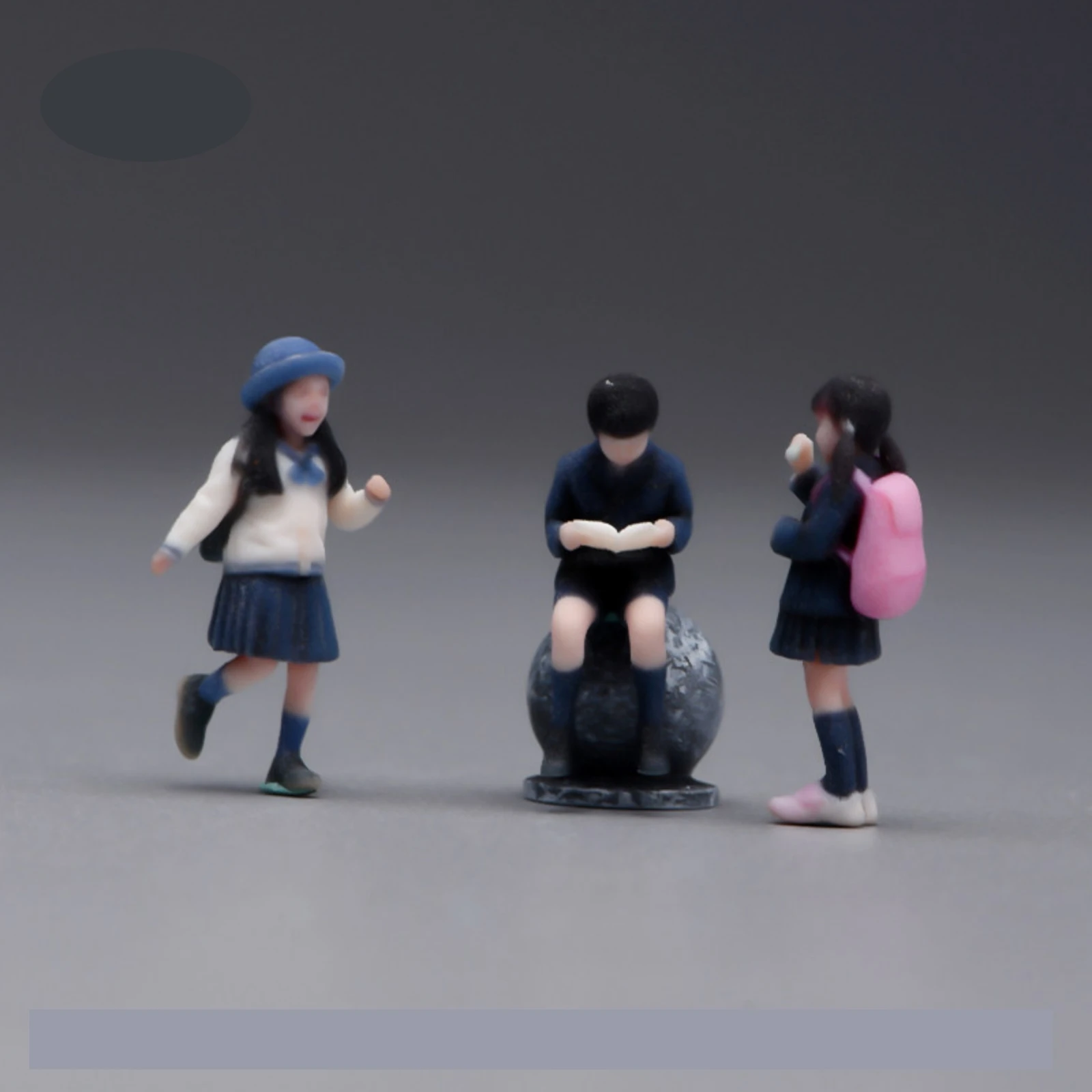 Figuras escolares miniatura realistas – Set 3 piezas detalladas - imagen 3