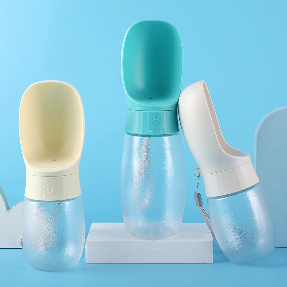Dispensador de agua para mascota en uso