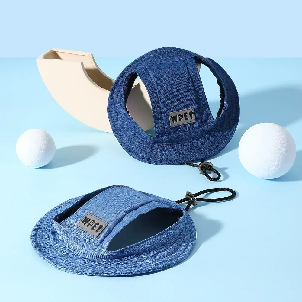 Detalle de la gorra de mezclilla ajustable