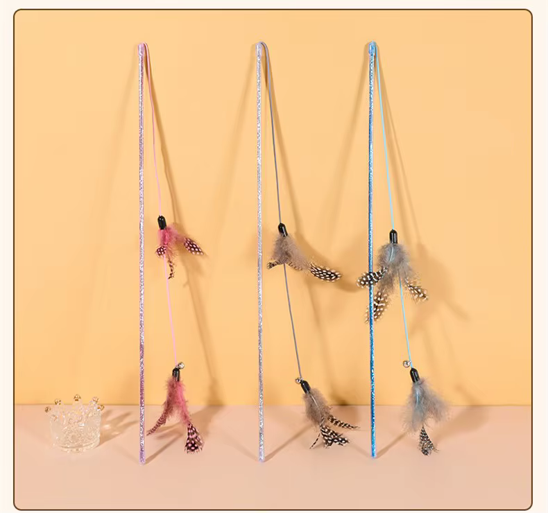 Juguete para gatos con varita y plumas coloridas