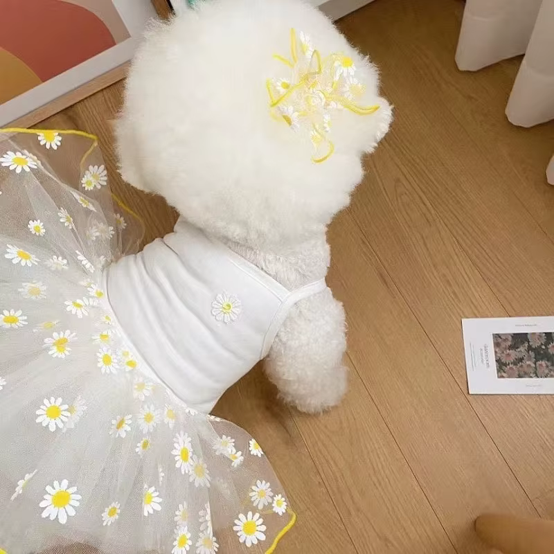 Vestido veraniego de fresa con tul y lazo para perros y gatos - imagen 5