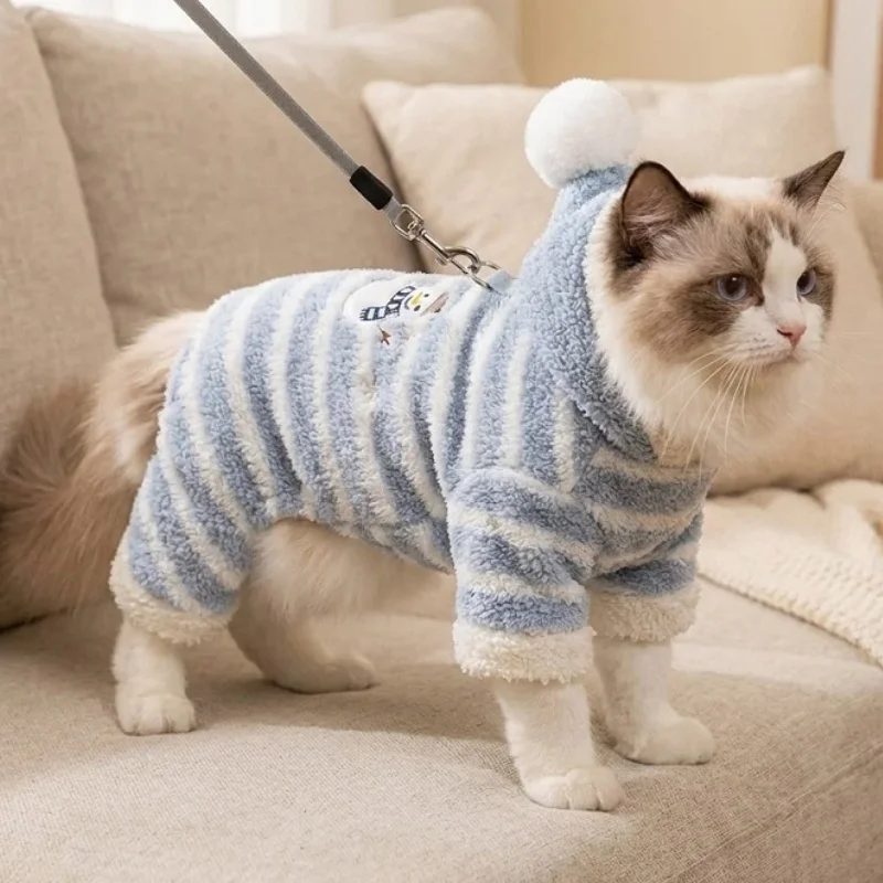 Mono con capucha de felpa para perros y gatos – Invierno - imagen 2