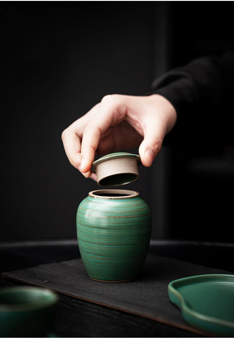 Vista frontal de la urna conmemorativa