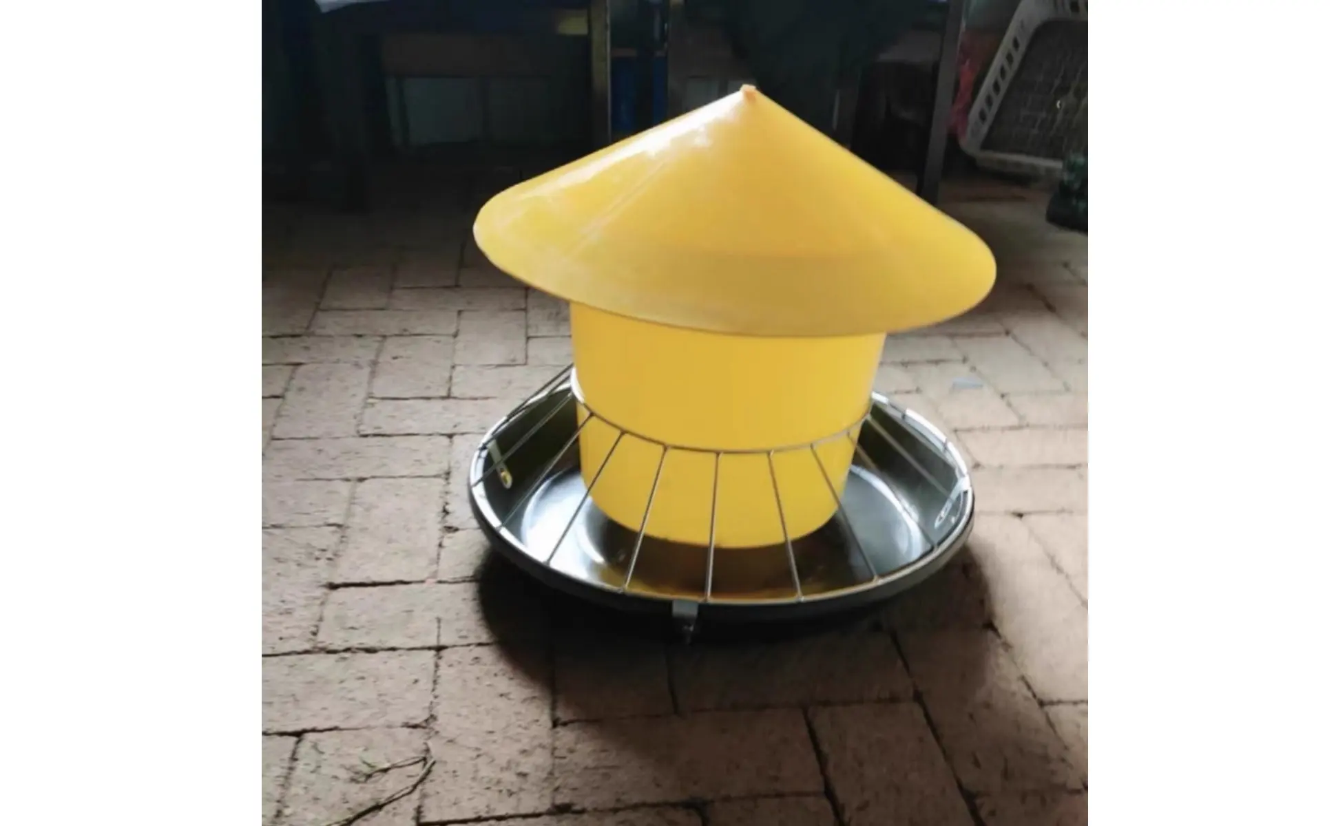 Sistema anti-perchas del comedero para aves