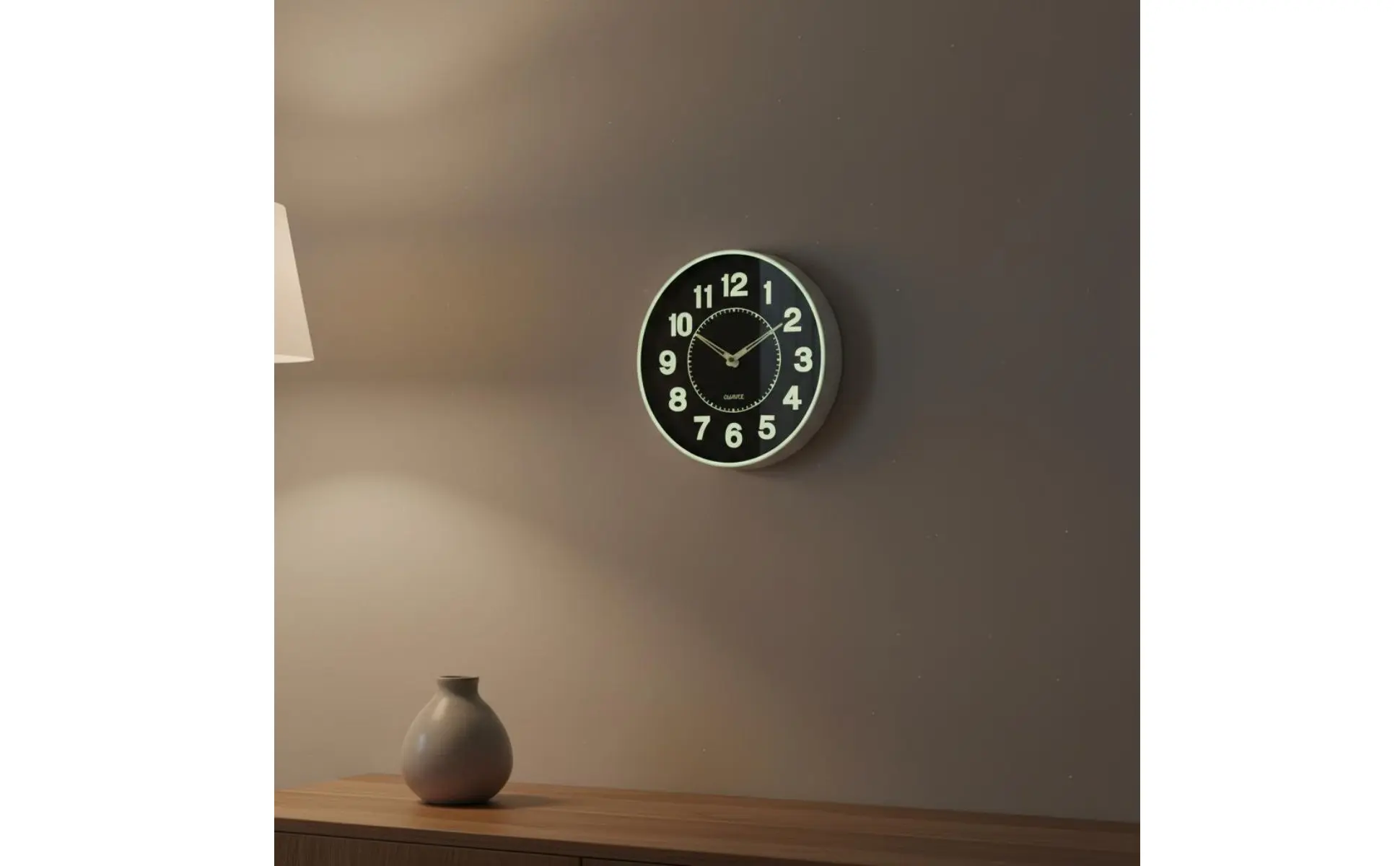 Detalle de la esfera luminosa del reloj